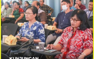 Kunjungan SMA Regina Pacis Surakarta ke SMA Kolese Loyola.